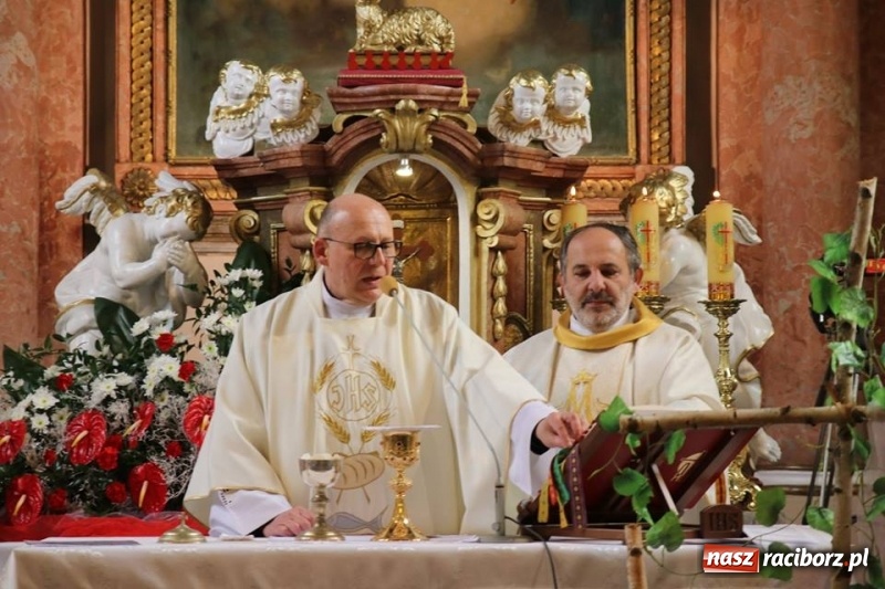 Zdjęcie w galerii na portalu naszraciborz.pl: W Babicach koło Głubczyc uczczono pamięć ofiar mordu w Hucie Pieniackiej wiadomości z regionu