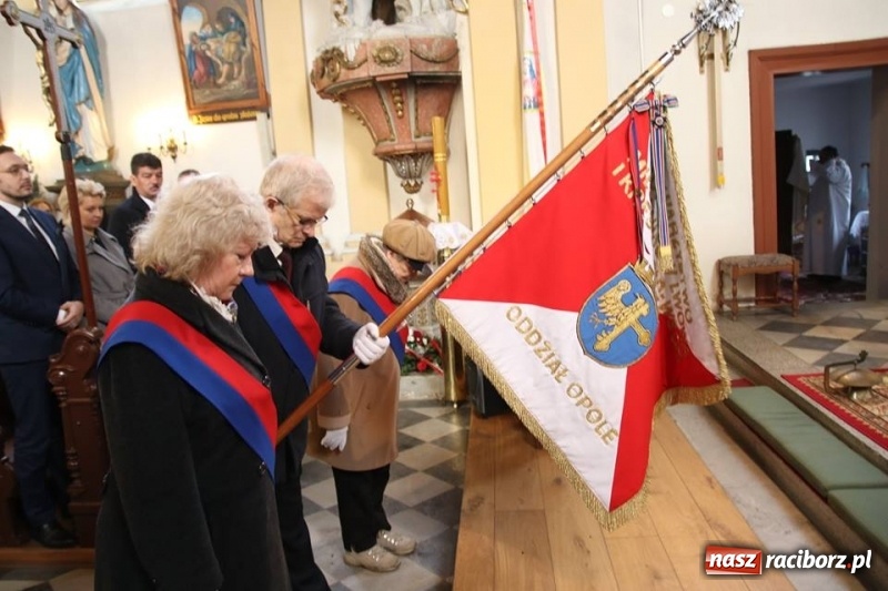 Zdjęcie w galerii na portalu naszraciborz.pl: W Babicach koło Głubczyc uczczono pamięć ofiar mordu w Hucie Pieniackiej wiadomości z regionu