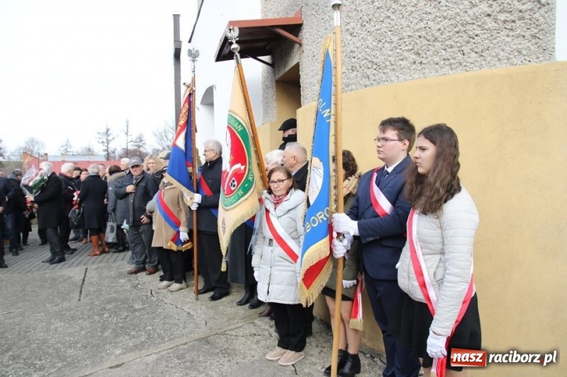 Zdjęcie w galerii na portalu naszraciborz.pl: W Babicach koło Głubczyc uczczono pamięć ofiar mordu w Hucie Pieniackiej wiadomości z regionu