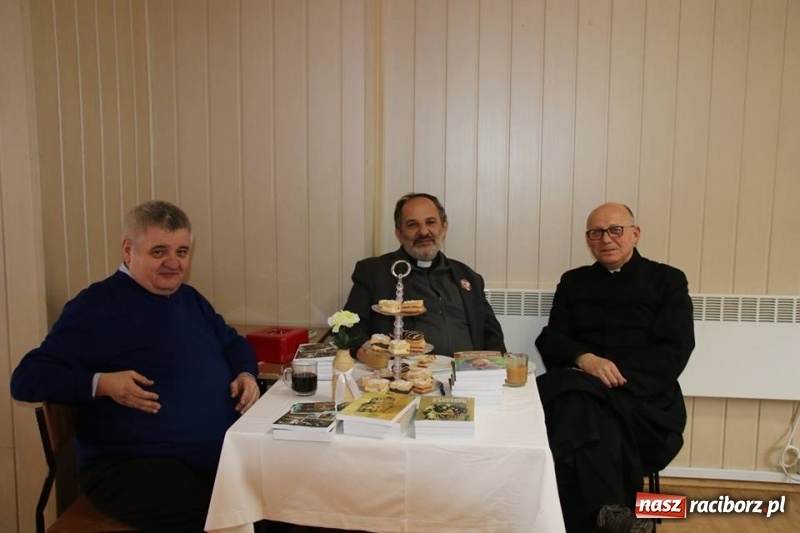 Zdjęcie w galerii na portalu naszraciborz.pl: W Babicach koło Głubczyc uczczono pamięć ofiar mordu w Hucie Pieniackiej wiadomości z regionu