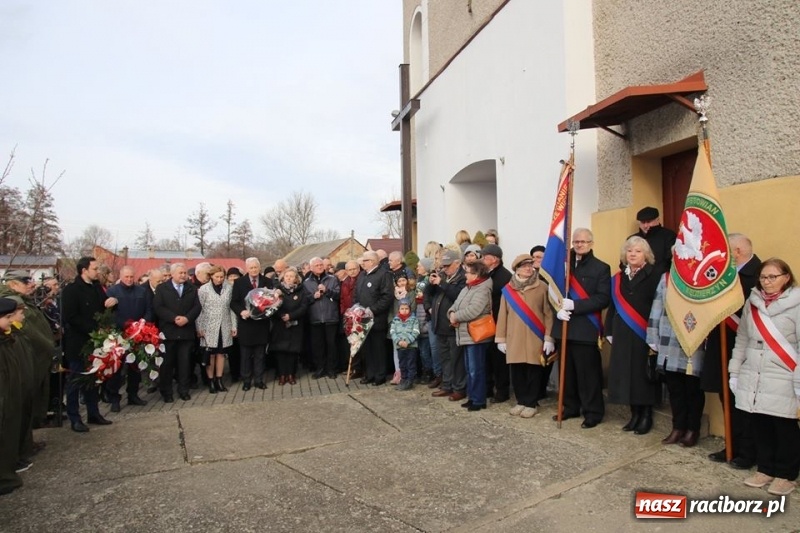 Zdjęcie w galerii na portalu naszraciborz.pl: W Babicach koło Głubczyc uczczono pamięć ofiar mordu w Hucie Pieniackiej wiadomości z regionu