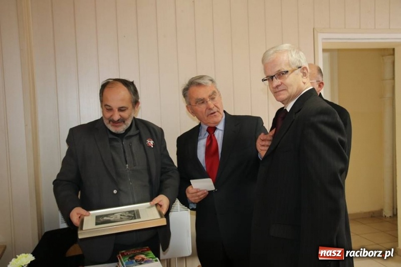 Zdjęcie w galerii na portalu naszraciborz.pl: W Babicach koło Głubczyc uczczono pamięć ofiar mordu w Hucie Pieniackiej wiadomości z regionu