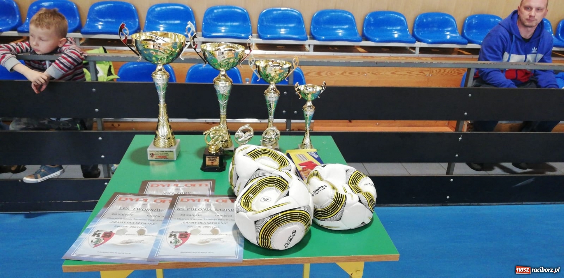 Zdjęcie w galerii na portalu naszraciborz.pl: Młodzi piłkarze LKS Tworków na turnieju charytatywnym w Świerklanach wiadomości z regionu