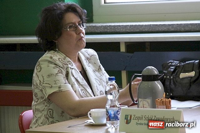 Zdjęcie w galerii na portalu naszraciborz.pl: O posadę w szkole ciężko wiadomości z regionu