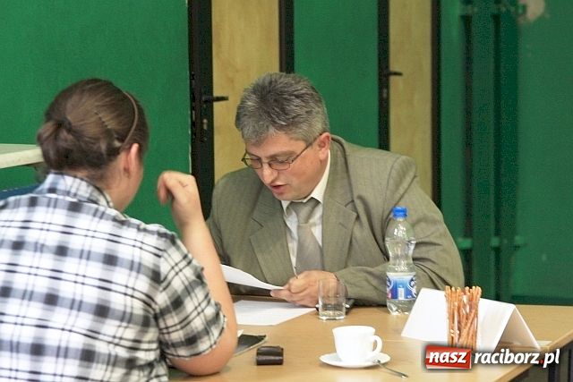 Zdjęcie w galerii na portalu naszraciborz.pl: O posadę w szkole ciężko wiadomości z regionu