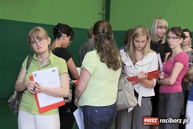 Zdjęcie w galerii na portalu naszraciborz.pl: O posadę w szkole ciężko wiadomości z regionu