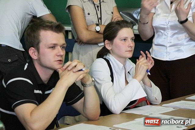 Zdjęcie w galerii na portalu naszraciborz.pl: O posadę w szkole ciężko wiadomości z regionu