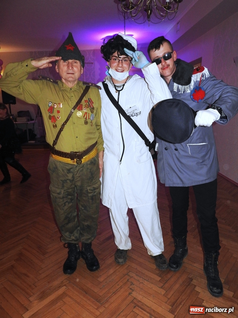 Zdjęcie w galerii na portalu naszraciborz.pl: Po wodzeniu Bera bawili się w Ligocie wiadomości z regionu