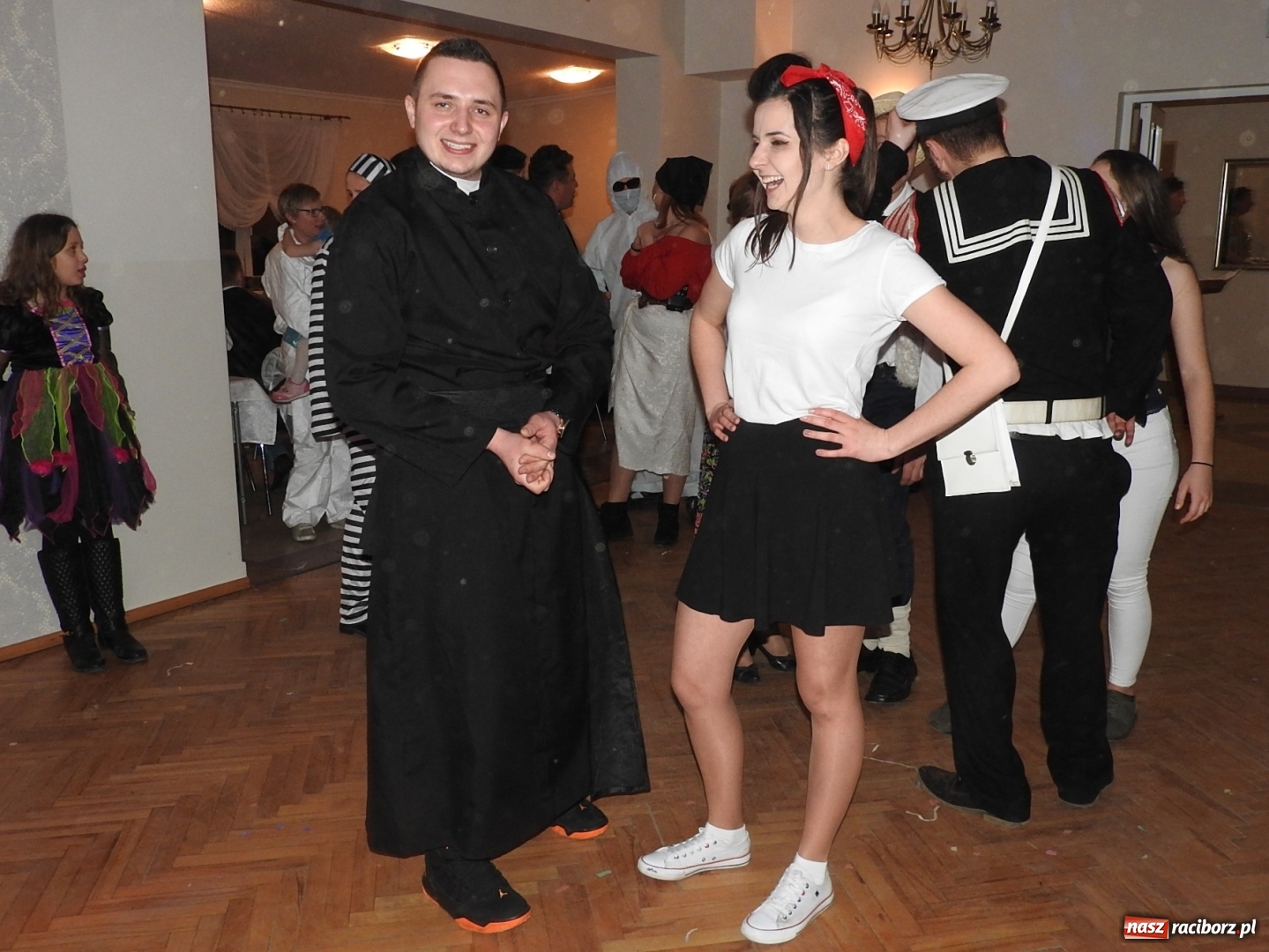 Zdjęcie w galerii na portalu naszraciborz.pl: Po wodzeniu Bera bawili się w Ligocie wiadomości z regionu