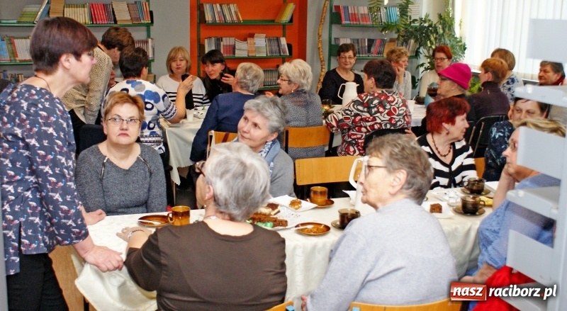 Zdjęcie w galerii na portalu naszraciborz.pl: Tradycji musi stać się zadość. Dzień Kobiet spędź z... książką wiadomości z regionu