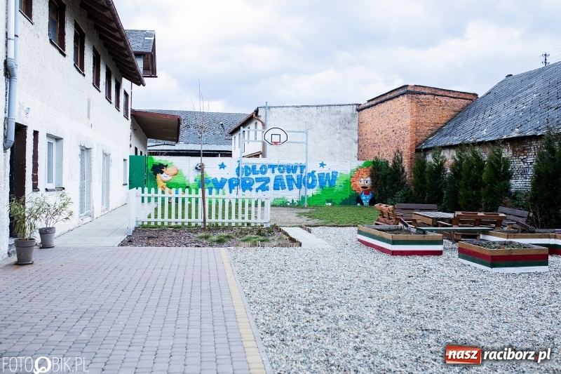 Zdjęcie w galerii na portalu naszraciborz.pl: Kierujcie się sercem i rozumem. W Cyprzanowie otwarto Placówkę Opiekuńczo-Wychowawczą wiadomości z regionu