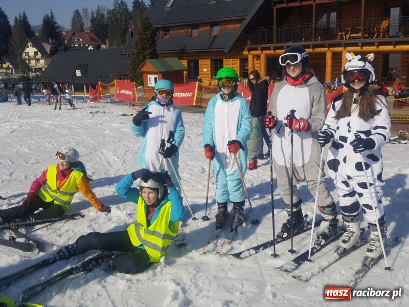 Zdjęcie w galerii na portalu naszraciborz.pl: Uczniowie z Ostroga szusowali po stokach Beskidów  wiadomości z regionu