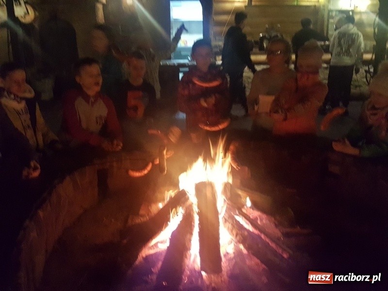 Zdjęcie w galerii na portalu naszraciborz.pl: Uczniowie z Ostroga szusowali po stokach Beskidów  wiadomości z regionu