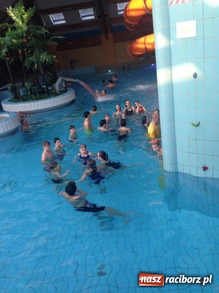 Zdjęcie w galerii na portalu naszraciborz.pl: Uczniowie z Ostroga szusowali po stokach Beskidów  wiadomości z regionu