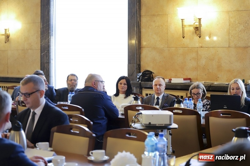 Zdjęcie w galerii na portalu naszraciborz.pl: 35 tysięcy Niemców w regionie. W Katowicach dyskutują o mniejszościach wiadomości z regionu