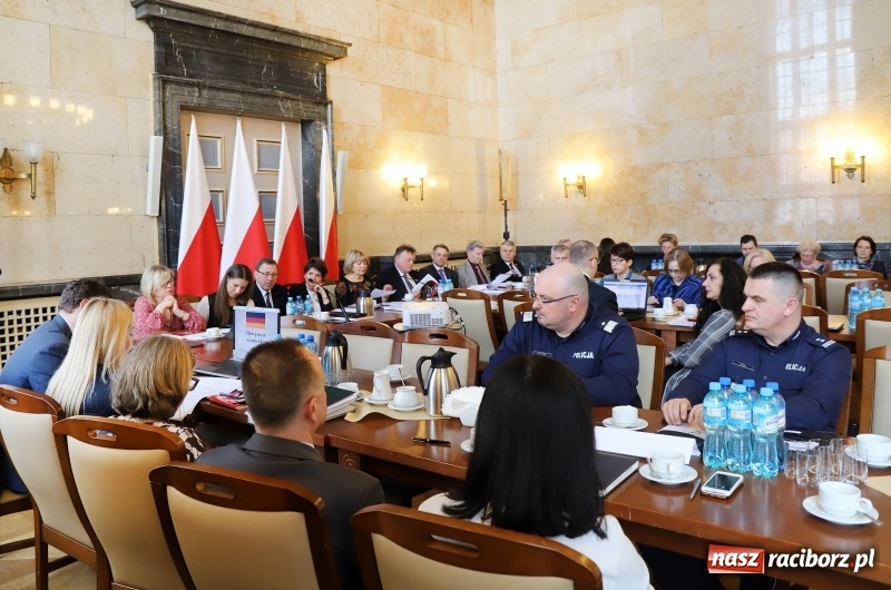 Zdjęcie w galerii na portalu naszraciborz.pl: 35 tysięcy Niemców w regionie. W Katowicach dyskutują o mniejszościach wiadomości z regionu