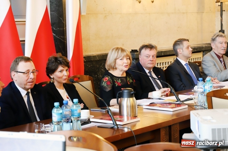 Zdjęcie w galerii na portalu naszraciborz.pl: 35 tysięcy Niemców w regionie. W Katowicach dyskutują o mniejszościach wiadomości z regionu