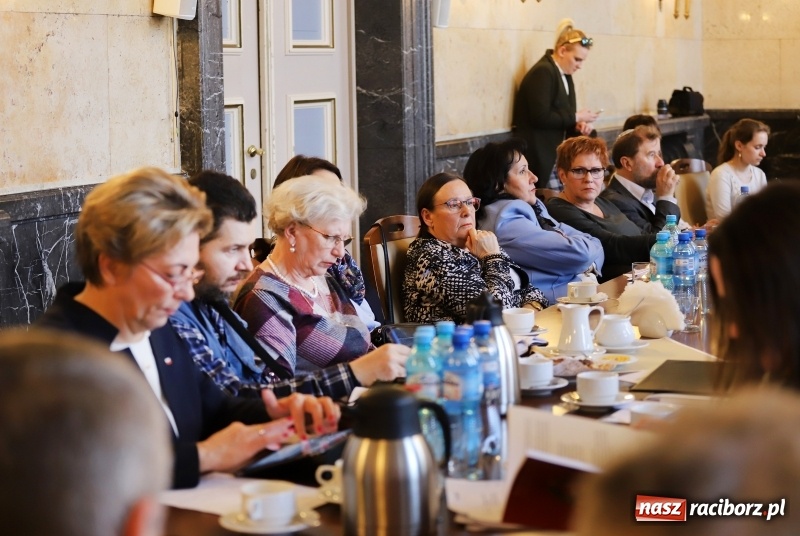 Zdjęcie w galerii na portalu naszraciborz.pl: 35 tysięcy Niemców w regionie. W Katowicach dyskutują o mniejszościach wiadomości z regionu