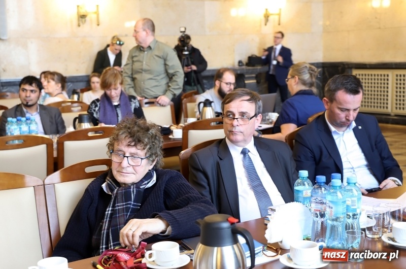 Zdjęcie w galerii na portalu naszraciborz.pl: 35 tysięcy Niemców w regionie. W Katowicach dyskutują o mniejszościach wiadomości z regionu