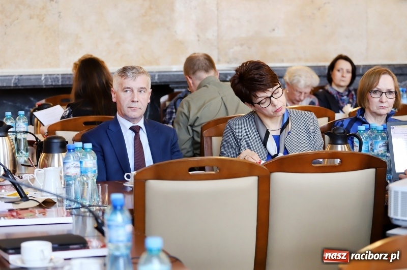 Zdjęcie w galerii na portalu naszraciborz.pl: 35 tysięcy Niemców w regionie. W Katowicach dyskutują o mniejszościach wiadomości z regionu