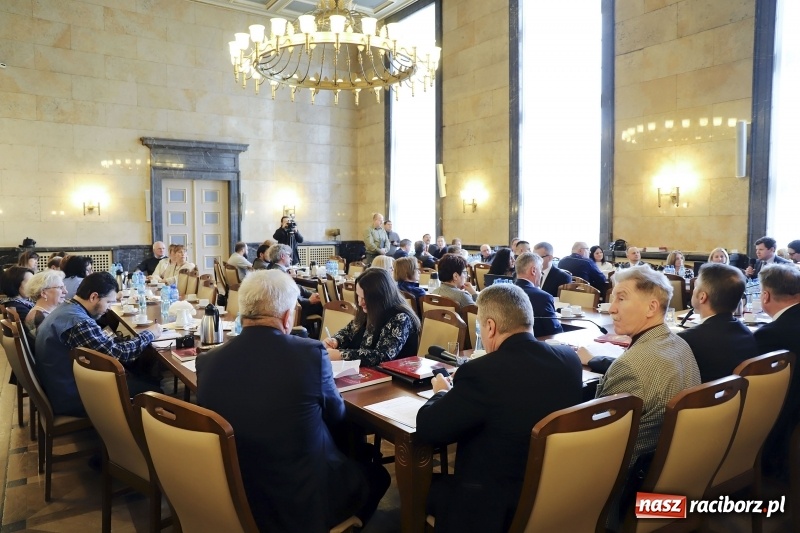 Zdjęcie w galerii na portalu naszraciborz.pl: 35 tysięcy Niemców w regionie. W Katowicach dyskutują o mniejszościach wiadomości z regionu