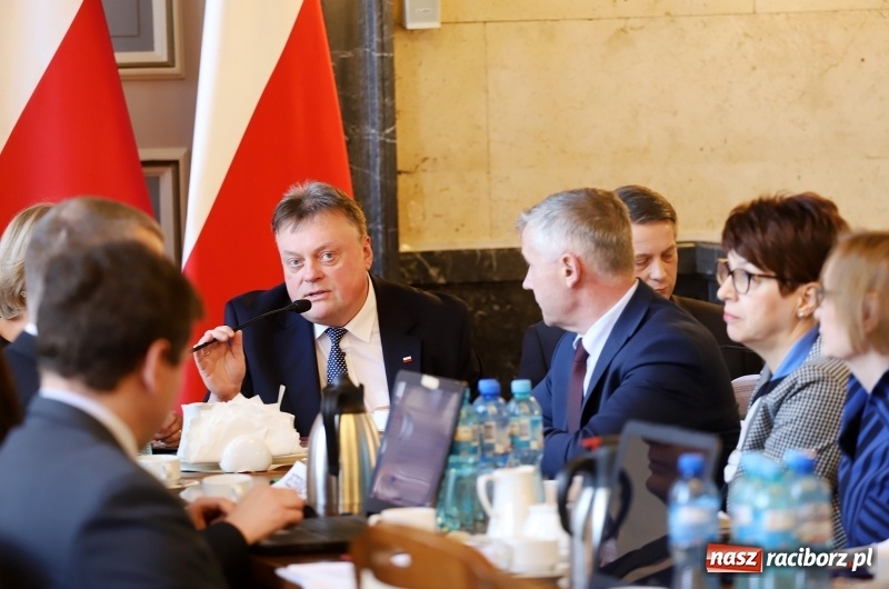 Zdjęcie w galerii na portalu naszraciborz.pl: 35 tysięcy Niemców w regionie. W Katowicach dyskutują o mniejszościach wiadomości z regionu