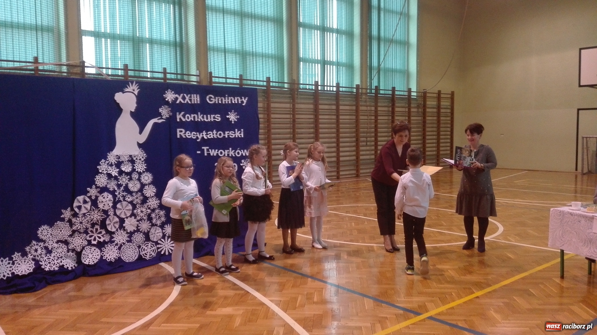 Zdjęcie w galerii na portalu naszraciborz.pl: W Tworkowie pięknie recytowali  wiadomości z regionu