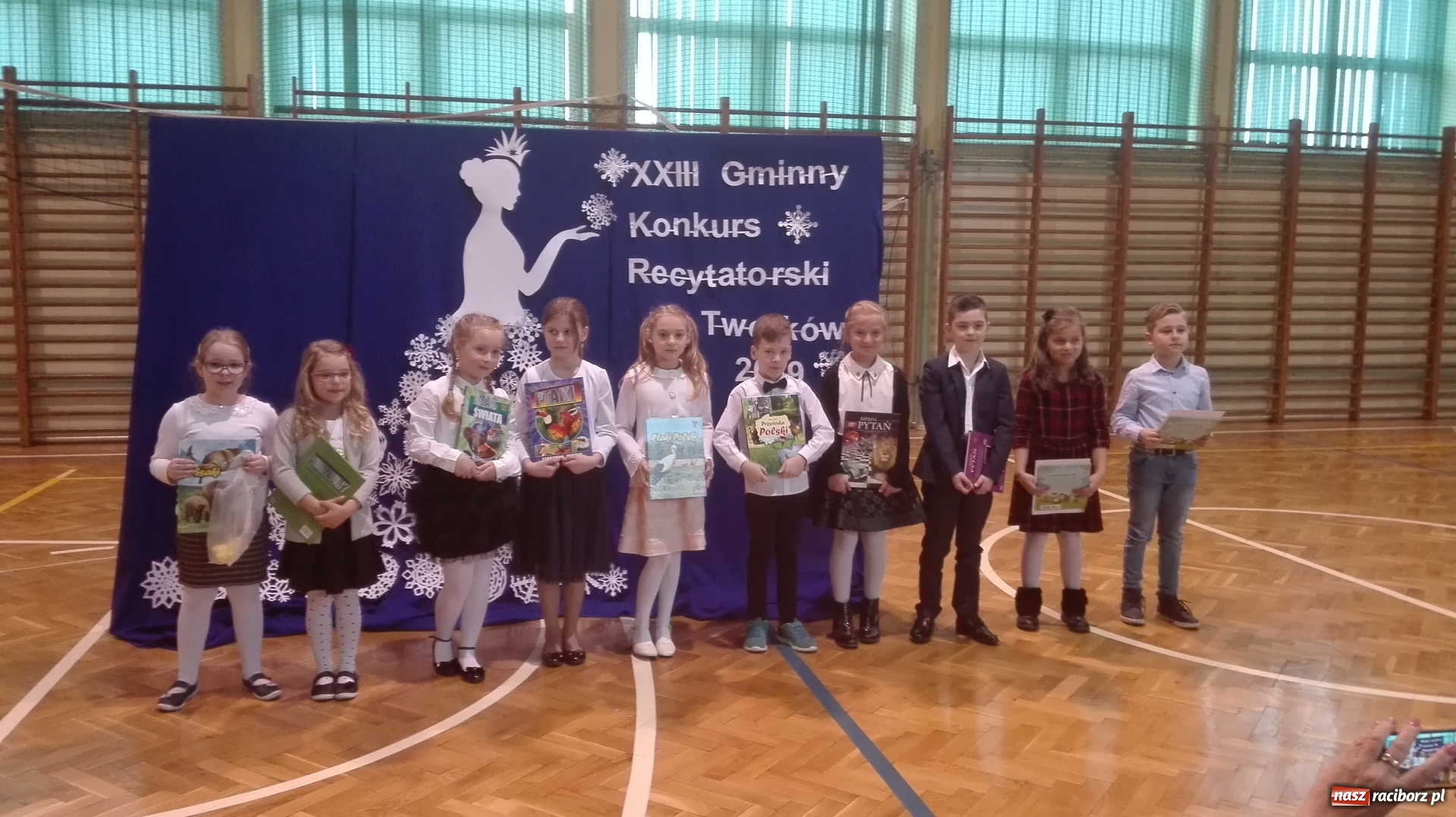 Zdjęcie w galerii na portalu naszraciborz.pl: W Tworkowie pięknie recytowali  wiadomości z regionu