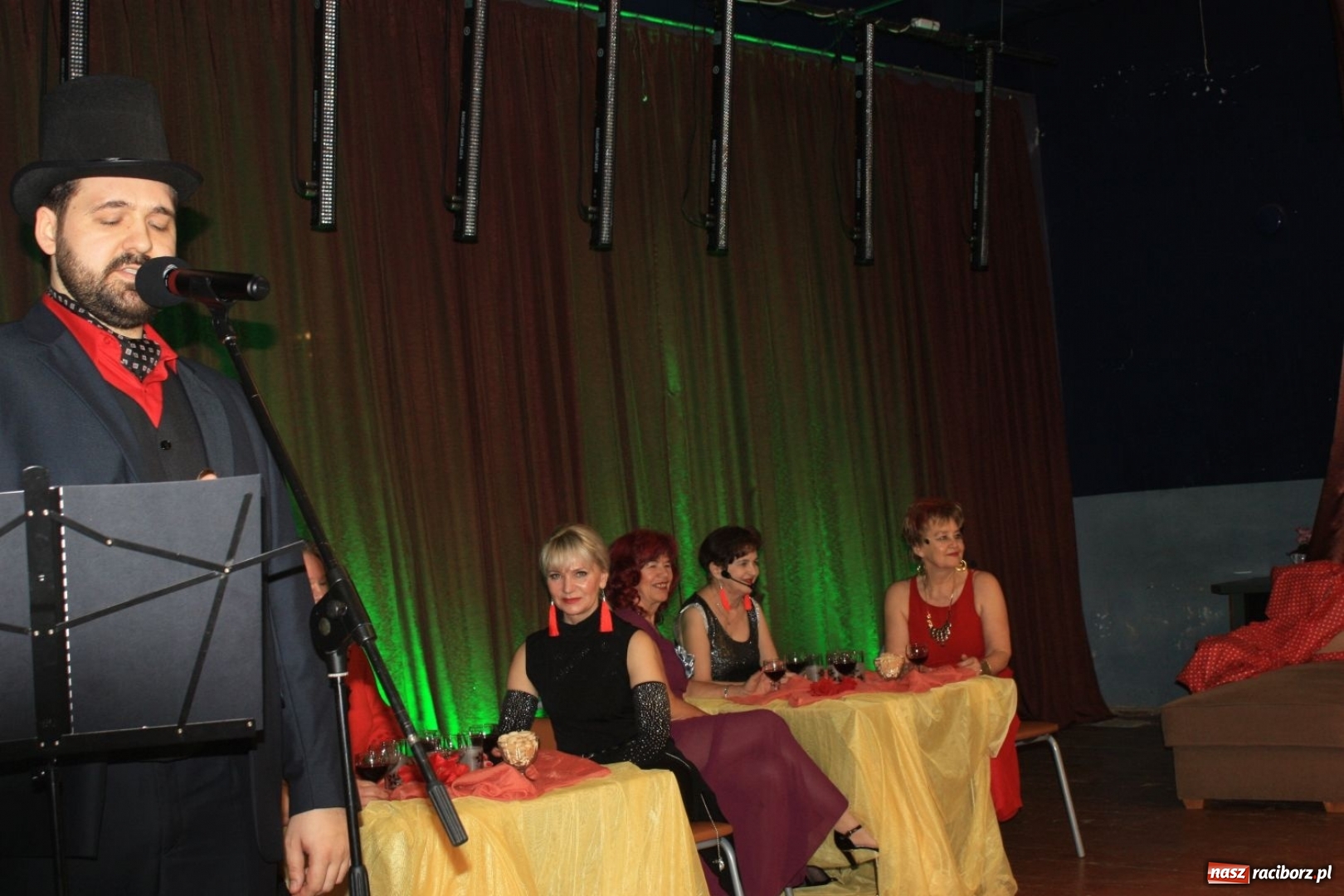 Zdjęcie w galerii na portalu naszraciborz.pl: Teatr Senioralne Forte na Dzień Kobiet w Krzanowicach wiadomości z regionu