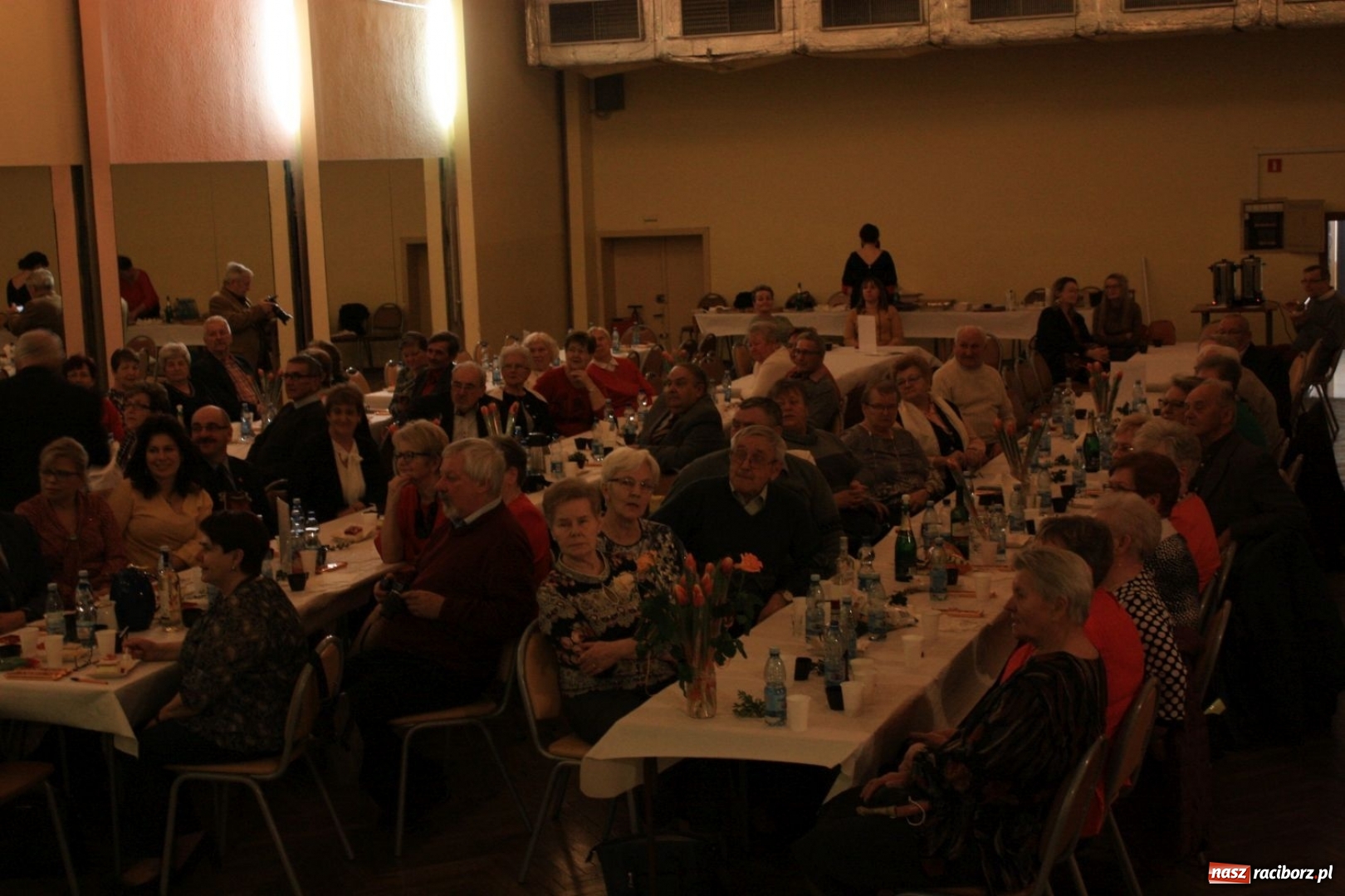 Zdjęcie w galerii na portalu naszraciborz.pl: Teatr Senioralne Forte na Dzień Kobiet w Krzanowicach wiadomości z regionu