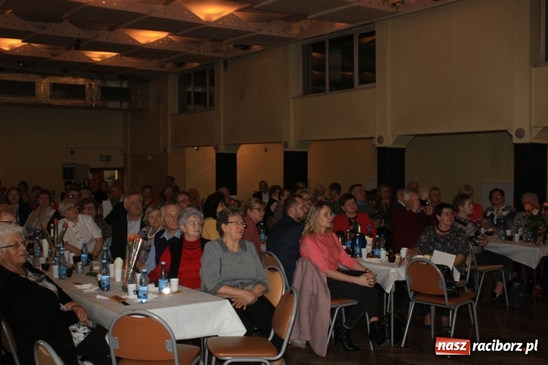 Zdjęcie w galerii na portalu naszraciborz.pl: Teatr Senioralne Forte na Dzień Kobiet w Krzanowicach wiadomości z regionu