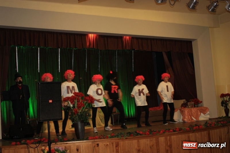 Zdjęcie w galerii na portalu naszraciborz.pl: Teatr Senioralne Forte na Dzień Kobiet w Krzanowicach wiadomości z regionu