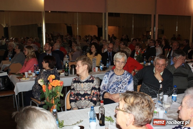 Zdjęcie w galerii na portalu naszraciborz.pl: Teatr Senioralne Forte na Dzień Kobiet w Krzanowicach wiadomości z regionu