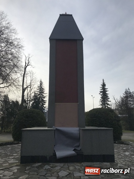 Zdjęcie w galerii na portalu naszraciborz.pl: Incydent na cmentarzu żołnierzy radzieckich. Powiadomiono polski MSZ  wiadomości z regionu