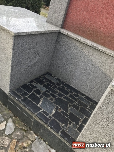 Zdjęcie w galerii na portalu naszraciborz.pl: Incydent na cmentarzu żołnierzy radzieckich. Powiadomiono polski MSZ  wiadomości z regionu