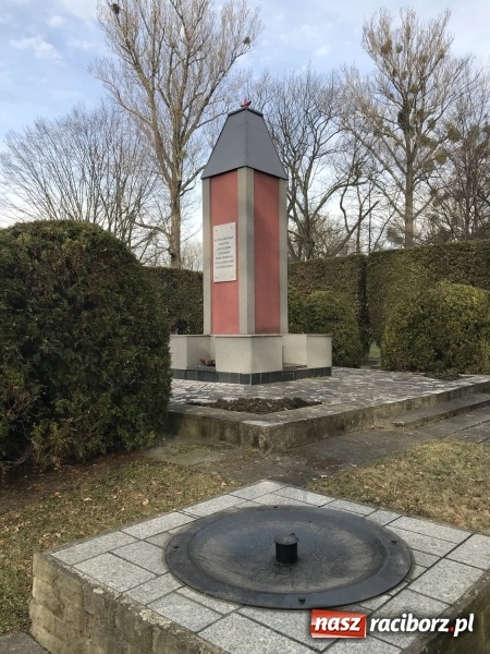 Zdjęcie w galerii na portalu naszraciborz.pl: Incydent na cmentarzu żołnierzy radzieckich. Powiadomiono polski MSZ  wiadomości z regionu