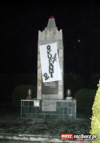 Zdjęcie w galerii na portalu naszraciborz.pl: Incydent na cmentarzu żołnierzy radzieckich. Powiadomiono polski MSZ  wiadomości z regionu