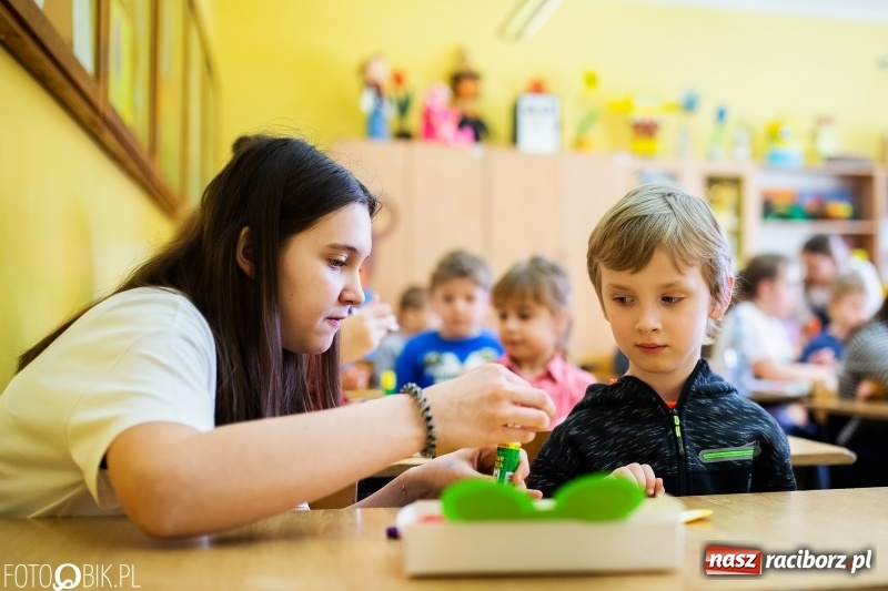 Zdjęcie w galerii na portalu naszraciborz.pl: Dzień Otwarty w Szkole Podstawowej nr 13 wiadomości z regionu