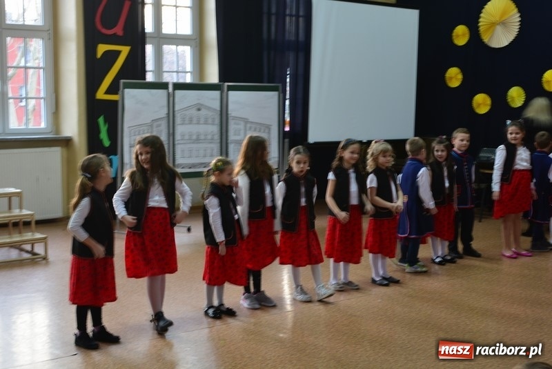 Zdjęcie w galerii na portalu naszraciborz.pl: Raciborska Czwórka tanecznie witała przyszłych pierwszoklasistów wiadomości z regionu