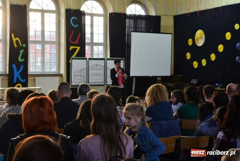 Zdjęcie w galerii na portalu naszraciborz.pl: Raciborska Czwórka tanecznie witała przyszłych pierwszoklasistów wiadomości z regionu