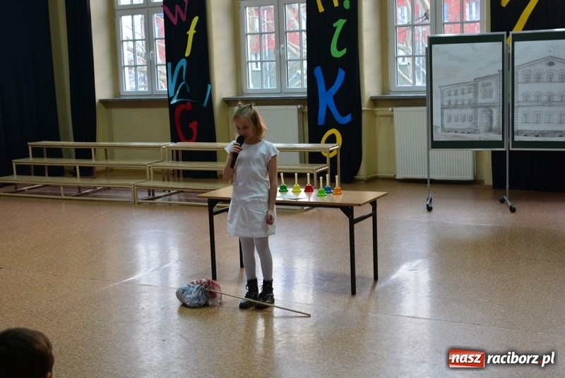 Zdjęcie w galerii na portalu naszraciborz.pl: Raciborska Czwórka tanecznie witała przyszłych pierwszoklasistów wiadomości z regionu