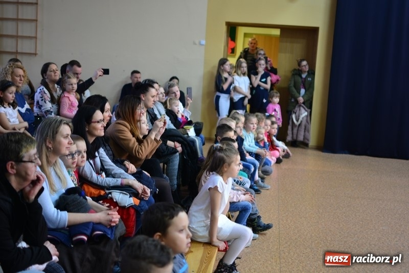 Zdjęcie w galerii na portalu naszraciborz.pl: Raciborska Czwórka tanecznie witała przyszłych pierwszoklasistów wiadomości z regionu