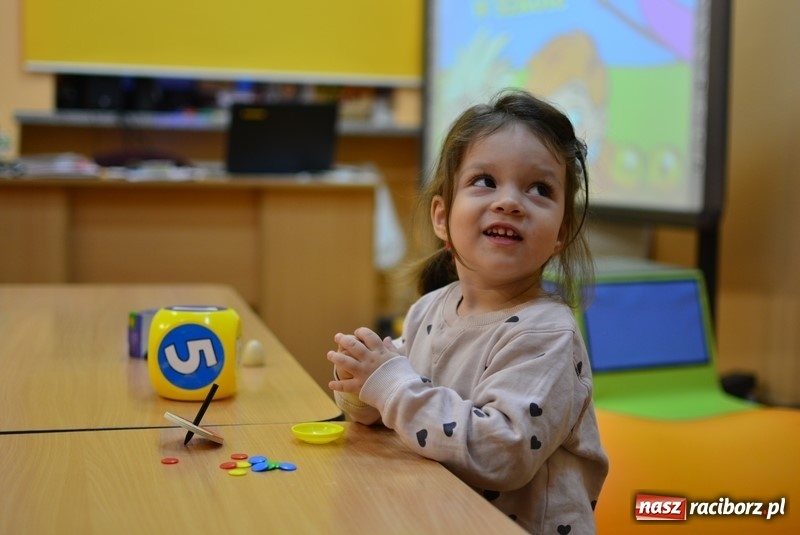 Zdjęcie w galerii na portalu naszraciborz.pl: Raciborska Czwórka tanecznie witała przyszłych pierwszoklasistów wiadomości z regionu