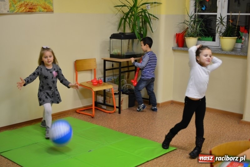 Zdjęcie w galerii na portalu naszraciborz.pl: Raciborska Czwórka tanecznie witała przyszłych pierwszoklasistów wiadomości z regionu