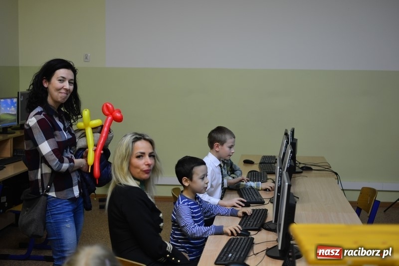 Zdjęcie w galerii na portalu naszraciborz.pl: Raciborska Czwórka tanecznie witała przyszłych pierwszoklasistów wiadomości z regionu