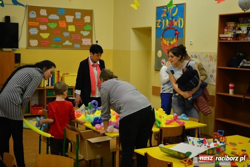Zdjęcie w galerii na portalu naszraciborz.pl: Raciborska Czwórka tanecznie witała przyszłych pierwszoklasistów wiadomości z regionu