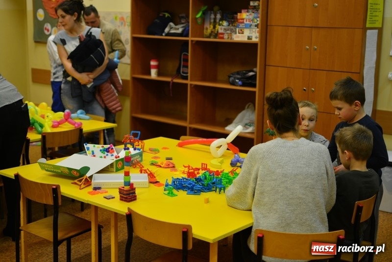 Zdjęcie w galerii na portalu naszraciborz.pl: Raciborska Czwórka tanecznie witała przyszłych pierwszoklasistów wiadomości z regionu