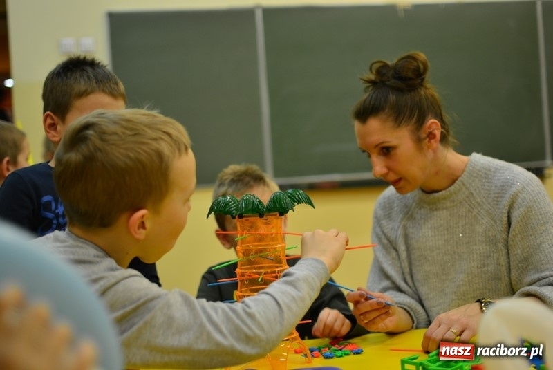 Zdjęcie w galerii na portalu naszraciborz.pl: Raciborska Czwórka tanecznie witała przyszłych pierwszoklasistów wiadomości z regionu
