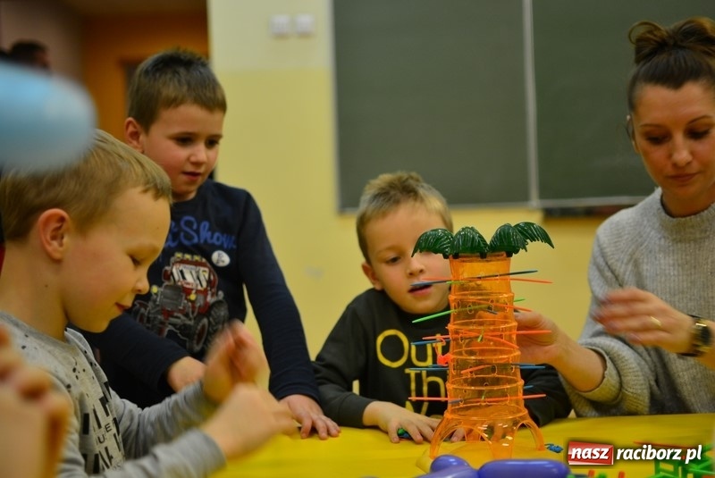 Zdjęcie w galerii na portalu naszraciborz.pl: Raciborska Czwórka tanecznie witała przyszłych pierwszoklasistów wiadomości z regionu