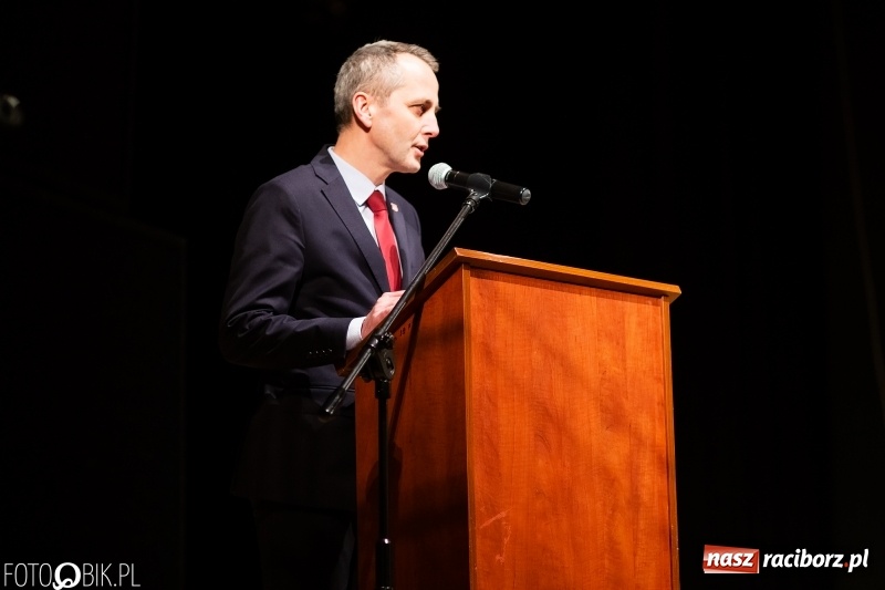 Zdjęcie w galerii na portalu naszraciborz.pl: Prezydent wręczył uczniom raciborskich szkół stypendia za wyniki w nauce wiadomości z regionu